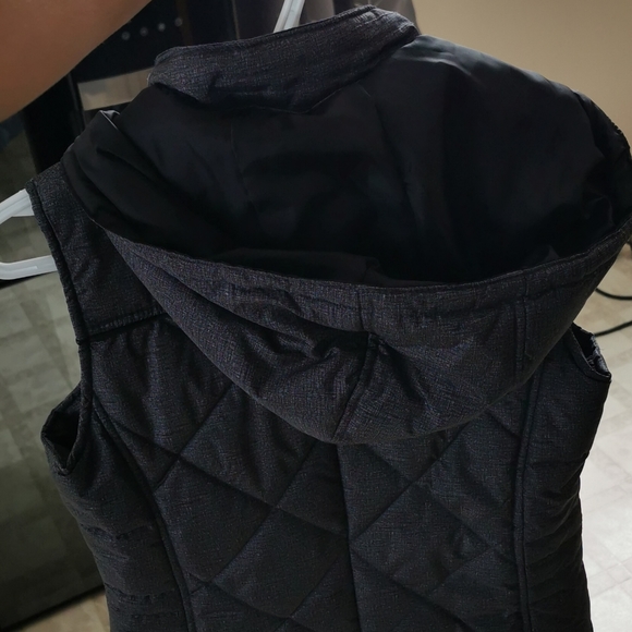 Grey vest - Picture 2 of 3